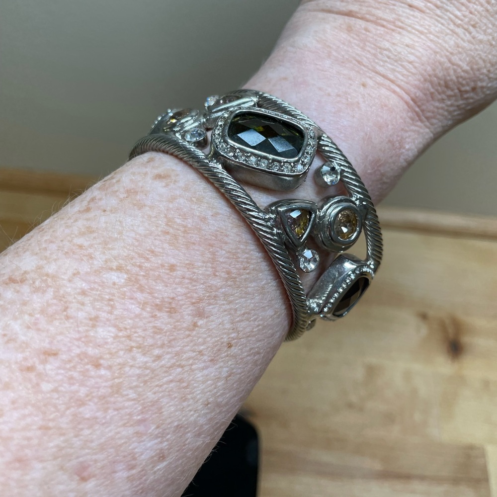 Larger cuff bracelet - Picture 6 of 8